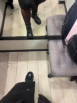 Snapshot of CrazzyChicks chatting on October 8, 2025, 6:37 am CrazzyChicks online show from October 8, 2025, 6:37 am