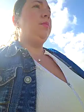 Snapshot of isabella_rossse chatting on February 20, 2026, 11:45 am isabella rossse online show from February 20, 2026, 11:45 am