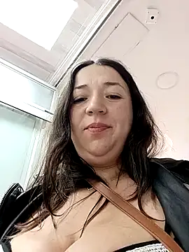 isabella rossse online show from February 19, 2025, 3:49 pm