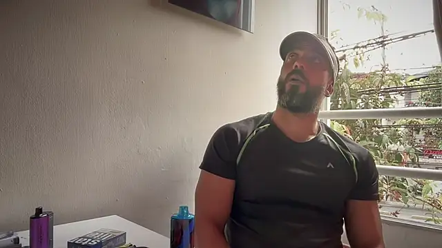 romeolovedark online show from December 16, 2025, 9:41 pm