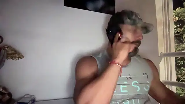 Snapshot of romeolovedark chatting on October 3, 2025, 2:04 am romeolovedark online show from October 3, 2025, 2:04 am