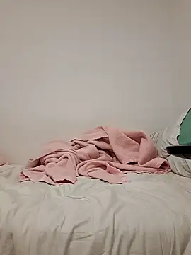 laura dirtyhot online show from January 1, 2025, 8:26 pm