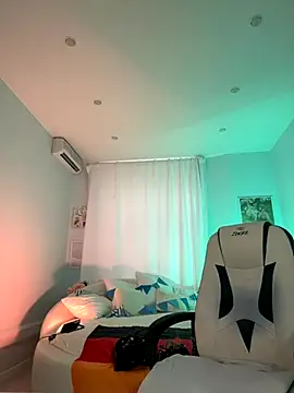 IvyHoney online show from October 3, 2025, 8:16 am