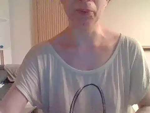 Moi Lina online show from August 4, 2026, 10:25 pm