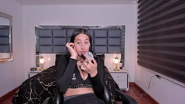 Mariana Joness online show from November 10, 2025, 2:16 am