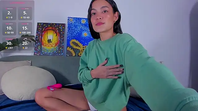 TIFFANYRUSSO online show from October 9, 2025, 4:24 am