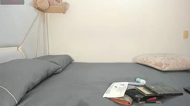 Snapshot of kylie_sexy2000 chatting on October 27, 2025, 8:32 pm kylie sexy2000 online show from October 27, 2025, 8:32 pm