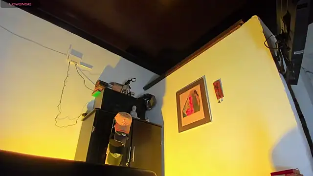 Snapshot of CamiloGray_ chatting on October 14, 2025, 1:56 pm CamiloGray  online show from October 14, 2025, 1:56 pm