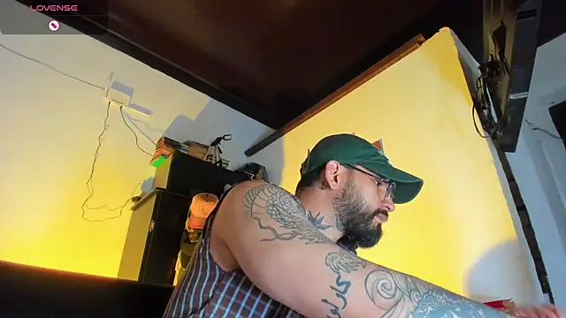 Snapshot of CamiloGray_ chatting on October 13, 2025, 4:08 pm CamiloGray  online show from October 13, 2025, 4:08 pm