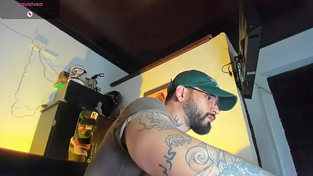 Snapshot of CamiloGray_ chatting on September 26, 2025, 2:13 pm CamiloGray  online show from September 26, 2025, 2:13 pm