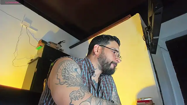 Snapshot of CamiloGray_ chatting on September 23, 2025, 1:51 pm CamiloGray  online show from September 23, 2025, 1:51 pm