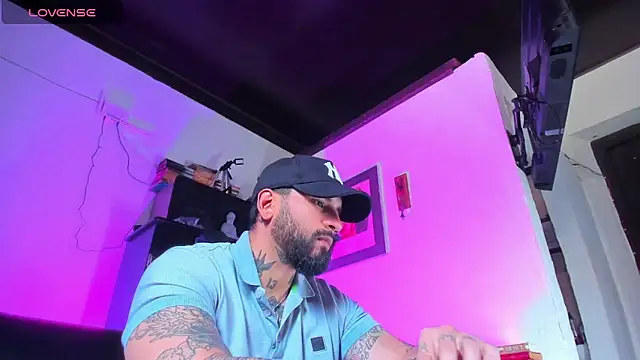 Snapshot of CamiloGray_ chatting on September 16, 2025, 1:45 pm CamiloGray  online show from September 16, 2025, 1:45 pm