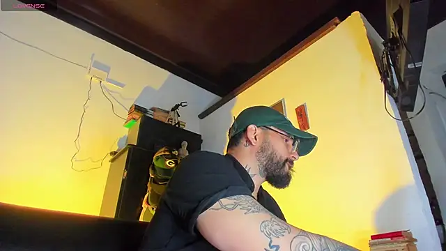 Snapshot of CamiloGray_ chatting on October 10, 2025, 2:29 pm CamiloGray  online show from October 10, 2025, 2:29 pm