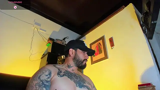 Snapshot of CamiloGray_ chatting on October 26, 2025, 3:45 pm CamiloGray  online show from October 26, 2025, 3:45 pm