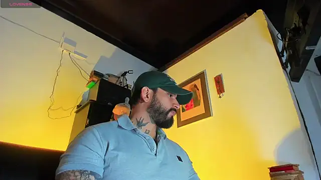 Snapshot of CamiloGray_ chatting on October 31, 2025, 2:02 pm CamiloGray  online show from October 31, 2025, 2:02 pm