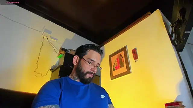 Snapshot of CamiloGray_ chatting on October 30, 2025, 2:14 pm CamiloGray  online show from October 30, 2025, 2:14 pm