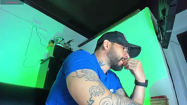 Snapshot of CamiloGray_ chatting on September 28, 2025, 1:07 pm CamiloGray  online show from September 28, 2025, 1:07 pm