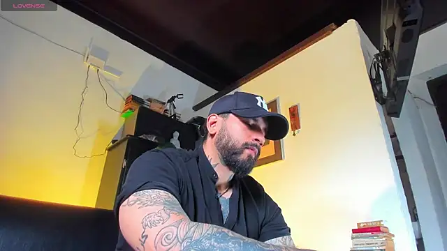 Snapshot of CamiloGray_ chatting on September 17, 2025, 1:13 pm CamiloGray  online show from September 17, 2025, 1:13 pm