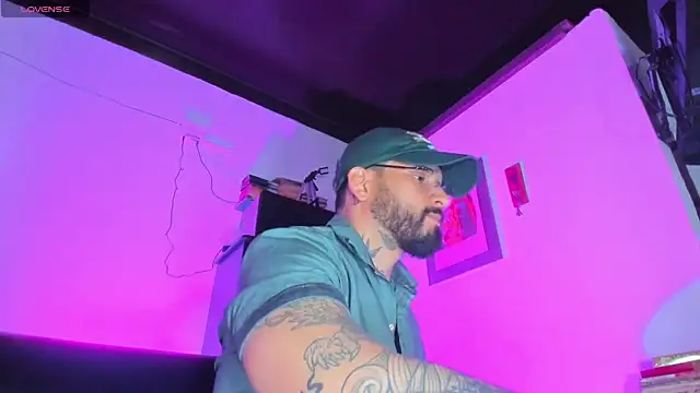 Snapshot of CamiloGray_ chatting on September 22, 2025, 2:12 pm CamiloGray  online show from September 22, 2025, 2:12 pm