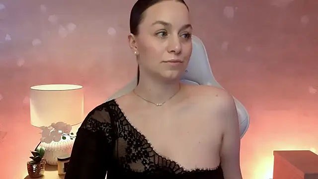 MilaFleur online show from May 22, 2026, 2:04 pm