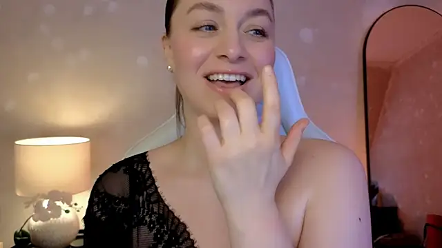 MilaFleur online show from September 22, 2025, 2:12 pm