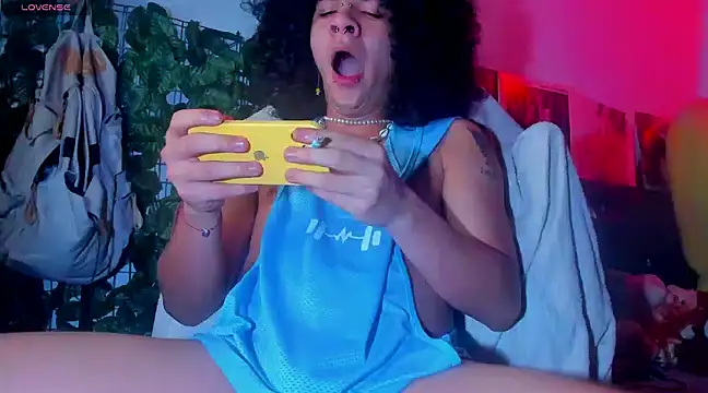 sweetvond  online show from March 4, 2025, 5:21 am