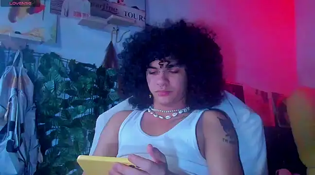 sweetvond  online show from March 3, 2025, 6:52 am