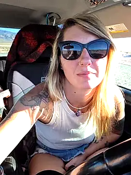 SheIsSomething online show from April 4, 2026, 12:39 am