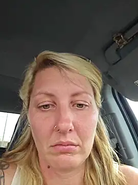 Snapshot of SheIsSomething chatting on March 17, 2025, 10:29 pm SheIsSomething online show from March 17, 2025, 10:29 pm