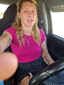 Snapshot of SheIsSomething chatting on February 14, 2025, 8:59 pm SheIsSomething online show from February 14, 2025, 8:59 pm