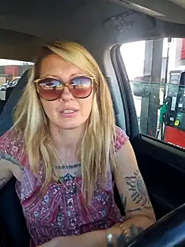 Snapshot of SheIsSomething chatting on February 22, 2025, 9:15 pm SheIsSomething online show from February 22, 2025, 9:15 pm