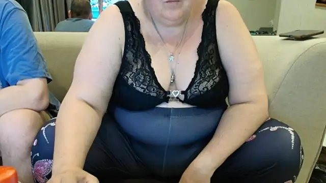 Snapshot of HotBiPaar chatting on June 3, 2026, 4:55 pm HotBiPaar online show from June 3, 2026, 4:55 pm