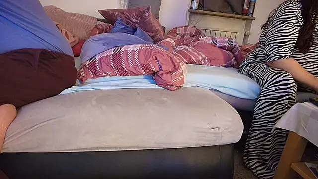 Snapshot of HotBiPaar chatting on March 13, 2025, 9:48 pm HotBiPaar online show from March 13, 2025, 9:48 pm