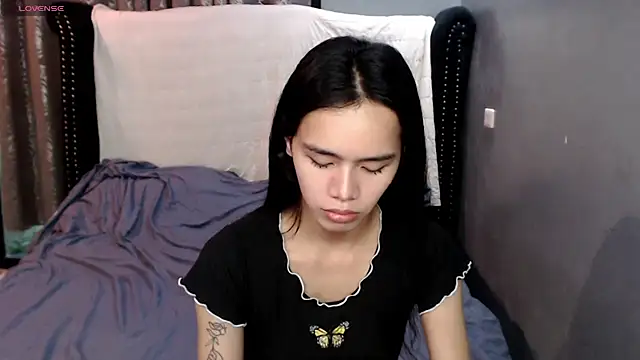 Snapshot of shecutie69 chatting on October 14, 2025, 9:47 pm shecutie69 online show from October 14, 2025, 9:47 pm