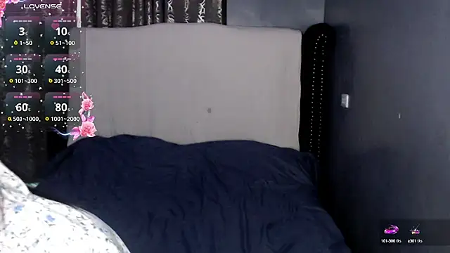 Snapshot of shecutie69 chatting on October 13, 2025, 10:43 pm shecutie69 online show from October 13, 2025, 10:43 pm