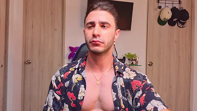 Latino stud4u online show from July 13, 2026, 7:46 pm