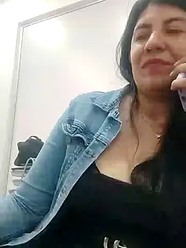 aisha latina online show from February 5, 2025, 5:31 pm