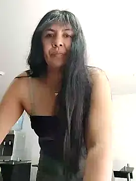 aisha latina online show from October 24, 2025, 1:54 pm