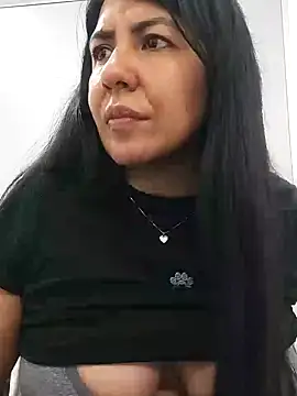 aisha latina online show from January 31, 2025, 6:03 pm