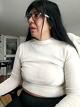 aisha latina online show from March 31, 2026, 4:42 pm