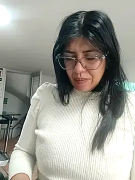 aisha latina online show from April 16, 2026, 2:18 pm