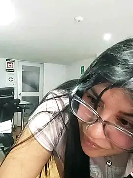 aisha latina online show from April 1, 2026, 2:47 pm