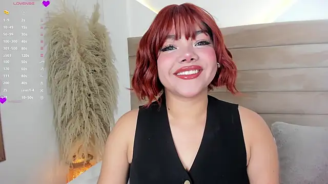 Snapshot of ValerieDiaz_ chatting on October 25, 2025, 12:28 pm ValerieDiaz  online show from October 25, 2025, 12:28 pm