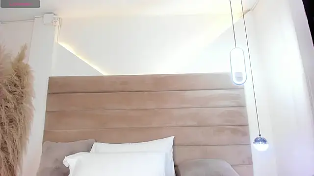 Snapshot of ValerieDiaz_ chatting on October 28, 2025, 12:26 pm ValerieDiaz  online show from October 28, 2025, 12:26 pm