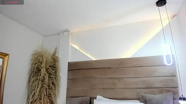 Snapshot of ValerieDiaz_ chatting on October 24, 2025, 12:26 pm ValerieDiaz  online show from October 24, 2025, 12:26 pm