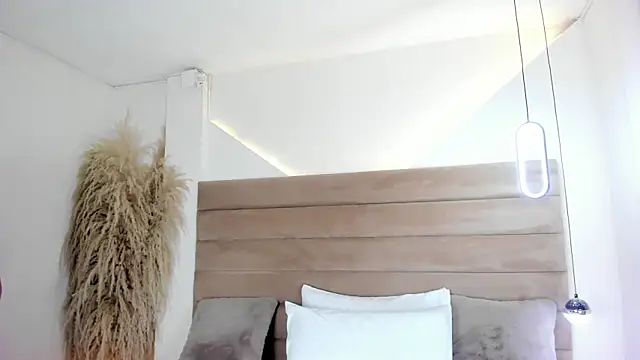 ValerieDiaz  online show from September 11, 2025, 12:16 pm