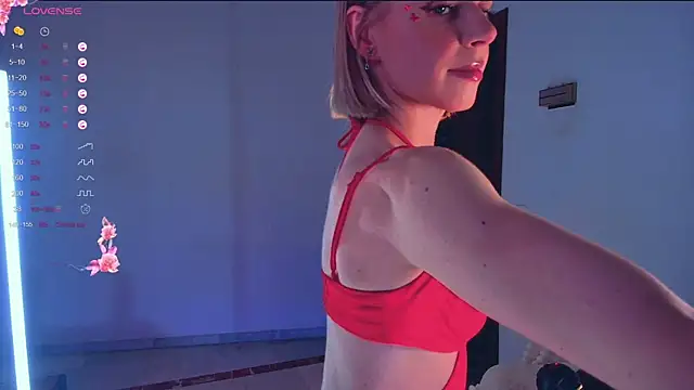 Snapshot of Arielle__03 chatting on October 12, 2025, 3:41 am Arielle 03 online show from October 12, 2025, 3:41 am