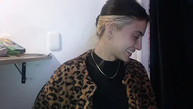 mariecam420 online show from January 26, 2025, 10:57 pm