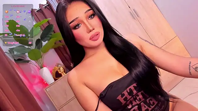 Snapshot of Icon1c_LiLy chatting on May 1, 2026, 12:04 am Icon1c LiLy online show from May 1, 2026, 12:04 am