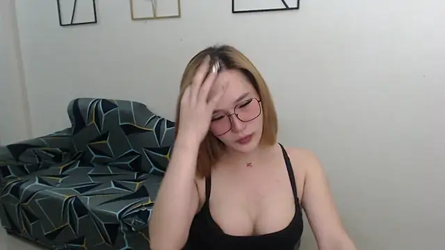 AmazingLuchie online show from February 3, 2025, 6:13 am